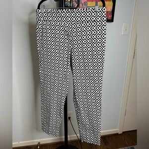 Krazy Larry pull on/no pocket ankle pants in size 16.  Never worn. Black&white.